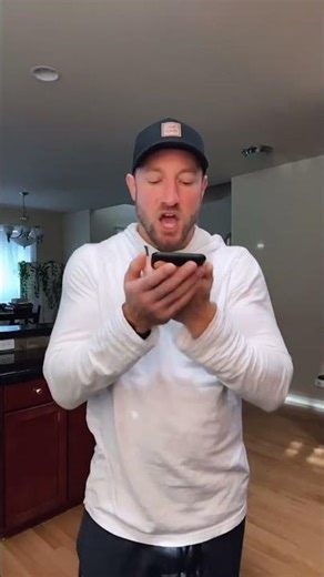 Humorous Call Center Confusion: The Challenge of Connecting with Customer Service