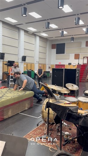 Opéra de Montréal on Instagram: "Plongez dans l’univers déjanté de Clown(s) ! 🤡 Des aperçus de rires, d’émotions et de surprises qui vous attendent sur scène. Une expérience unique où l’humour rencontre la poésie, et où chaque moment peut vous faire éclater de rire ou vous émouvoir profondément. 📍 Théâtre Maisonneuve – Place des Arts 📅 Du 31 janvier au 8 février 2026 Ne manquez pas ce spectacle qui promet de vous transporter et de vous faire vibrer !"