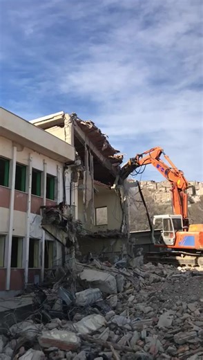 Disponibile in sede 3336011392