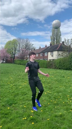 3 FOOTBALL CHALLENGES WITH MY WEAK FOOT ONLY 🦶⚽