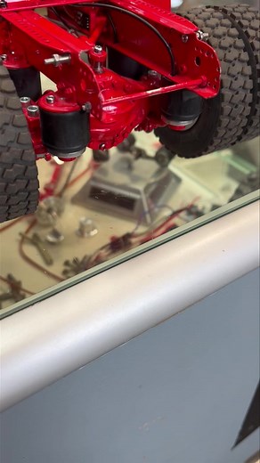 337K views · 9.2K reactions | NEUHEIT!!!! Funktionierende Luftfederung. In Zusammenarbeit mit Merbold Electronic wurde die Steuerung entwickelt. Plug and Play passend zu Scaleart Aufhängung. Für den Tamiya Maßstab haben wir auch passende Bälge schon auf Lager. Bei Fragen einfach fragen!!! Funktionen per Proportionalkanal kann man die höhe einstellen oder komplett ab lassen. | Heavyscale Modellbau | Facebook