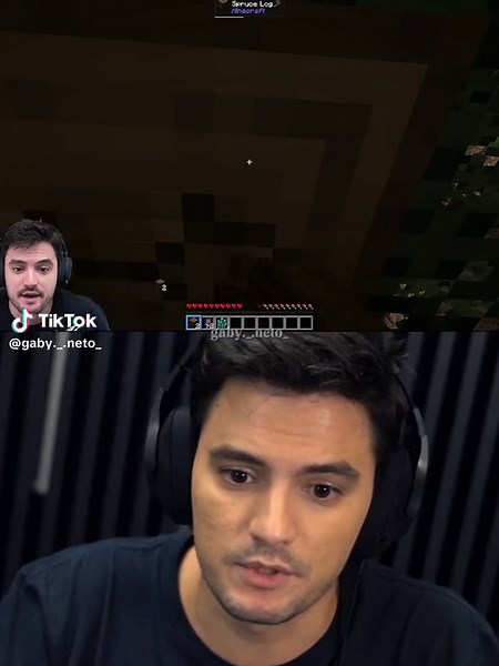 Felipe Neto e a Dança da Madeirinha