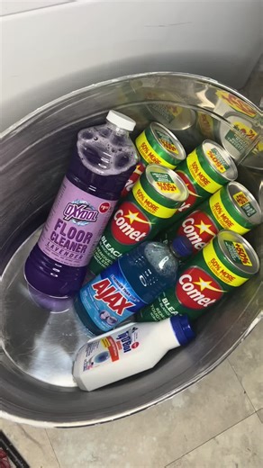 I know I said I would wait till 10k but it’s fine it’s close enough 😁Powderplay 0:00 to 1:38 pours 1:39 to 2:17 squeezes 2:18 to 3:19 save 3:20 to 3:37 rinse 3:38 to 4:05 I don’t know why it wouldn’t focus on the squeezes my camera has been acting up lately #spongesqueezingasmr #spongesqueezing #comet #cometpowder #cometoverload #powderplayasmr #cleaning #powderplay #cleaningtiktok #powdernpaste #ajaxoverload #ajax #tybol #ogcomet #lemoncomet