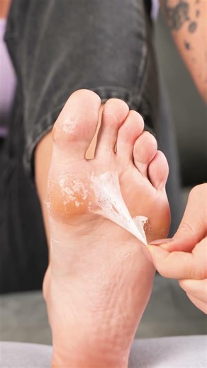 Step into Summer: The Ultimate Sandal Showdown! 🌞👡✨