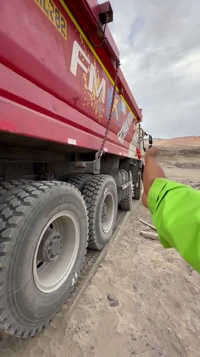 🟢¿𝐂𝐨𝐦𝐨 𝐡𝐚𝐜𝐞𝐫 𝐮𝐧 𝐜𝐨𝐫𝐫𝐞𝐜𝐭𝐨 𝐥𝐞𝐯𝐚𝐧𝐭𝐚𝐦𝐢𝐞𝐧𝐭𝐨 𝐝𝐞 𝐭𝐨𝐥𝐯𝐚?🟢 Operación realizada con un Volquete VOLVO FMX 540 CAJA I-SHIFT. ------------------------------------------------------------- 🚧𝐃𝐞𝐬𝐝𝐞 𝐮𝐧 𝐍𝐢𝐯𝐞𝐥 𝐂𝐄𝐑𝐎 𝐚 𝐮𝐧 𝐍𝐢𝐯𝐞𝐥 𝐏𝐑𝐎𝐅𝐄𝐒𝐈𝐎𝐍𝐀𝐋🚧 ------------------------------------------------------------- 📝𝙄𝙉𝙁𝙊𝙍𝙈𝙀𝙎 𝙀 𝙄𝙉𝙎𝘾𝙍𝙄𝙋𝘾𝙄𝙊𝙉𝙀𝙎📝 📲 922 500 072 #volquetes #Tolvas #Tractocamiones #volvo #Volquetes #VOLQUETE #cursos #t