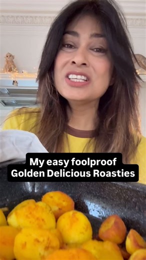 Easy Foolproof Golden Delicious Roasties- cook along vid! Full recipe and extended video on the Curry Club (link in bio) https://curryclub.theclubb.co Top Tip: On Christmas Eve, I parboil the potatoes and toss them in the cold flavoured oil then clingfilm them and leave the trays in a cold porch. Then when it comes to roasting time they just go in one after the other. Saves so much effort on Christmas Day and allows the potatoes to absorb the flavours beautifully. T shirt - @zara Trousers @freep