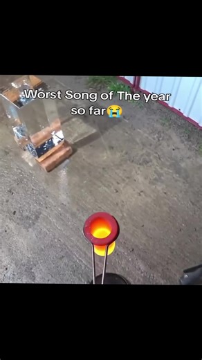 Lava vs Ice: A Satisfying Experiment