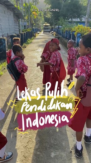 Galuh Ayu | Halal Lifestyle Storyteller | Food Technologist 🍉 on Instagram: "#HalalStory: Dunia Pendidikan Sedang Tidak Baik-Baik Saja 🥀 Assalamualaikum teman-teman, aku sedikit berbagi cerita tentang sebuah keresahan yang kutemui dan kualami sendiri.. Rasanya dunia pendidikan perlu perhatian khusus untuk para pengajar dan anak-anaknya.. Aku paham bahwa tidak akan semudah itu mengubah sesuatu, tapi aku ingin sedikit punya peran dalam ranahku di pendidikan, di edukasi halal. 📝Edukasi Halal yan