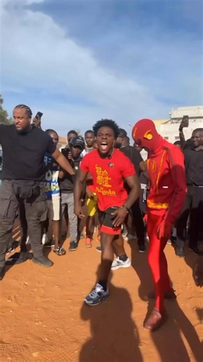 IShowSpeed races against Flash Man.👿😂