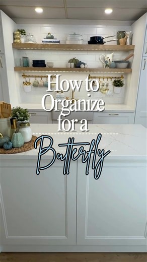 What I’d tell my Butterfly bestie if she was organizing her kitchen. 🦋Butterflies are visual and non detailed organizers. That means she needs to SEE her stuff (or at least see the label) otherwise she’ll forget it exists. Butterflies also tend to lean towards simple organization -so complicated and super detailed systems means she’s just gonna leave clutter on the counter. What do you think butterfly besties? 🦋 👉 Wanna find out if you’re a butterfly (or maybe one of the other 3 Clutterbug st
