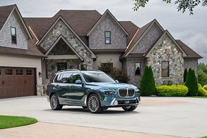 2023 BMW X7 xDrive40i shown in Blue Ridge Mountain