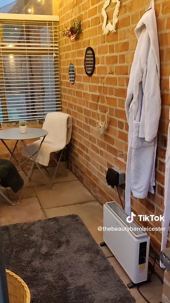 Relax in The Snug: Your Cozy Spa Retreat in Leicester