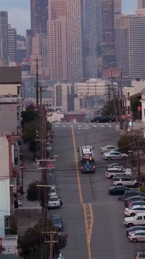Enjoy this bus making its way over Potrero hill on a nice afternoon in San Francisco. . . . #sanfrancisco #bayarea #california #muni | Eric Thurber Photography