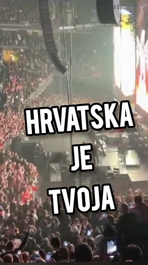 Thompson Arena Zagreb 2025 – trenutak prije početka, svira Kralj Tomislav 🇭🇷 Ovo je ona minuta prije ludnice. Rasprodana Arena Zagreb u mraku, svi čekaju Thompsona, a kroz razglas idu stihovi “Hrvatska je tvoja, zato nikom ne daj ju…”. I bez pjevanja publike – atmosfera se reže nožem. 🔥 | iZLET