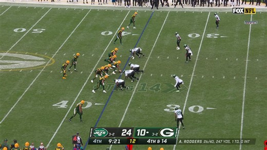 Kwon Alexander bats down Rodgers' fourth-and-14 pass in fourth quarter