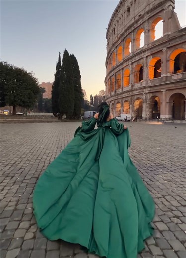 🏛️ FLYING DRESS video shoot with night lights of Colosseum — captured just 30 minutes before sunrise in the heart of Rome. ✨ The perfect blend of the glowing monument and the deep blue Roman sky. ꧁❥💜☆࿐꧂ Behind the Scenes: Instagram : @flying_dress_in_rome Dress: green with sleeves 📱 Shot on iPhone 17 Pro Max 🎬 Cinematic movement by DJI Osmo Mobile 8 ✨ BOOK your PHOTO & VIDEO shoot in Rome wearing our exclusive Lavender Couture Flying Dress — feel like a Vogue icon in the heart of Rome ꧁❥💜☆࿐