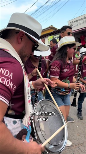 Disfrutando con la Banda Convención 79.