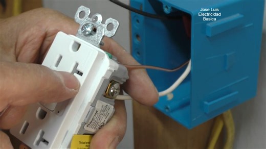 Como Instalar Apagador y su Luz y un GFCI ? En este video mostraremos como se puede conectar un GFCI y un apagador con su propia luz , espero les guste y aprendan un monton amigos le animo a compartir sus etrellas aca con nosotros , eso nos ayudaria muchisimo Saludos cordiales amigos 😉🙏 | Aprenda Electricidad Basica