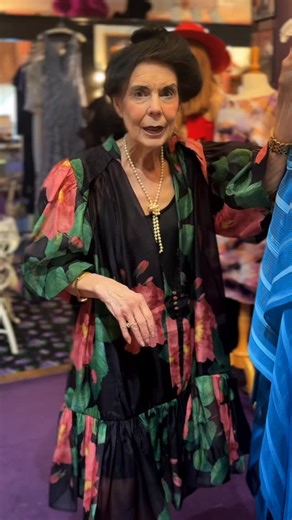 WHAT TO WEAR when you’re packing for a trip to New Orleans ❤️⚜️ comfortable walking shoes ✔️ warm weather clothes ✔️ dressy outfits for dining at restaurants ✔️ 📱Digital Marketing: Angélique Agent #yvonnelafleur #newolreans #nola #whattopack #styleadvice #tripadvice #styletips #nolatrip | Yvonne LaFleur New Orleans