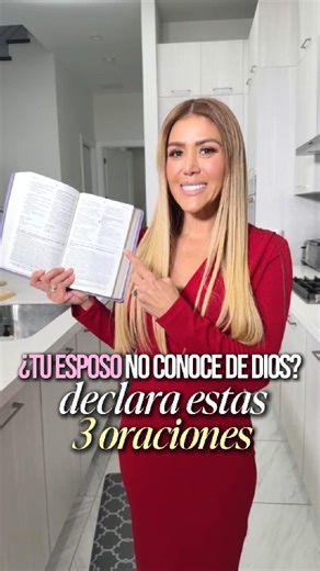🙏 Declara estas 3 PODEROSAS oraciones si tu esposo o hijos no conocen de Dios ✨ Mira, yo hice esto por casi cuatro años: puse la foto de mi esposo sirviendo en la iglesia en mi vision board y todos los días le pedía de rodillas a Dios que tocara su corazón. Empecé a hacer estas 3 oraciones específicas... 💕 Mira el video y hazlas conmigo para que toda tu familia se convierta al Señor. Te puedo asegurar que si oras sin cesar y tienes fe, ellos llegarán a los pies de Cristo. Yo después de casi 4 