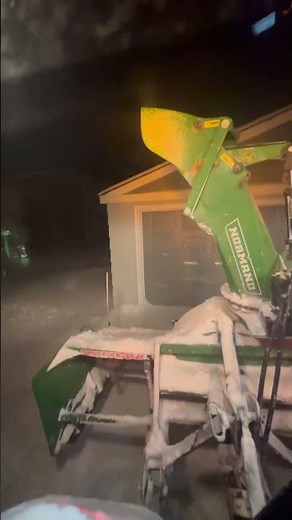 Normand Hybrid Inverted Snowblower Taking On 4 inches Of Residential Driveway Snow!