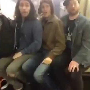 a wimbo way [the lion sleeps tonight] in a train !