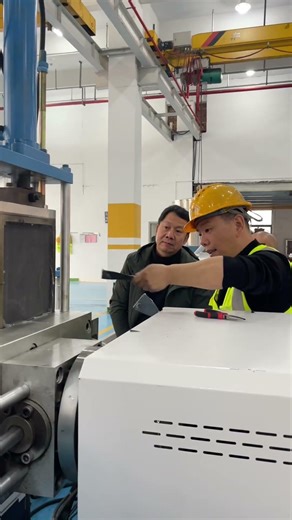 Demonstrate to customers how to replace the filter screen on the plastic pelletizer.#plastic