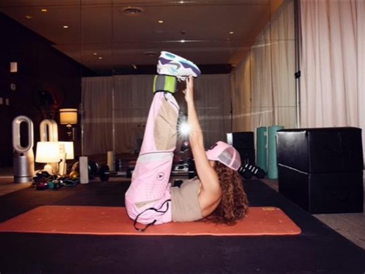 夏奇拉分享锻炼日常，为演唱会做准备