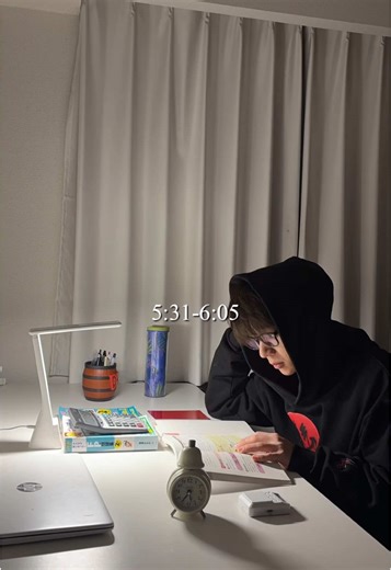 皆様お久しぶりです！ 長い間動画投稿出来ておらずすみませんでした！ スタディングはAIを活用した学習法で学習効率をアップすることができ、スマホからでも手軽に学べ隙間時間で勉強することができるので、日々忙しくて資格勉強する時間が作れないという方にとてもおすすめです！ 僕のプロフィール欄のURLからスタディング公式サイトに飛ぶことができるので是非チェックしてみてください！ 資格勉強一緒に頑張りましょう！ #PR #スタディング #資格勉強 #オンライン学習 #勉強vlog