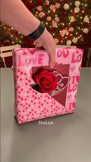 ✂️ Easy way to use DOUBLE-SIDED wrapping paper 🎁 #giftwrapping #valentinesday #diy