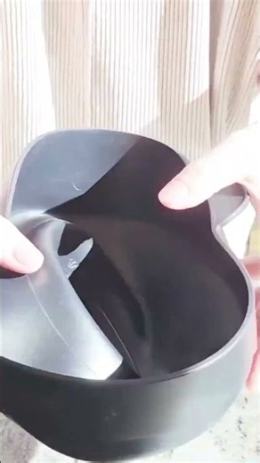 This collapsible microwave popper makes PERFECT popcorn every time #PopcornHack #shorts