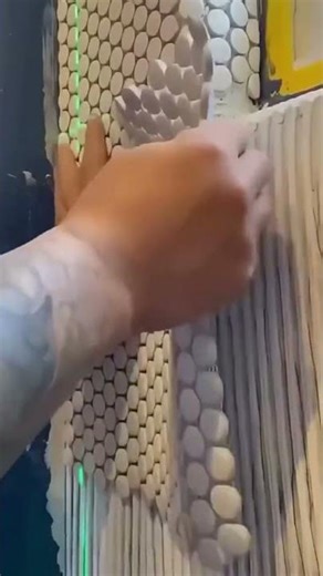 Installing circular ceramic tiles on all parts of the ceramic can be used on walls