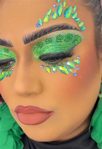 St. Patrick’s Day Lucky Charm Glam ☘️✨ Products Used Face • Foundation – Juvia’s Place Velvet Matte in Havana 420 • Concealer – MAC Studio Fix 24HR Liquid Concealer in NC43 • Setting Powder – One/Size in Sweet Honey Eyes & Brows 👀 • Brows – Black Liquid Liner • Eyeshadow Base – P.Louise Base in Rumour 0 • Eyeshadow – Anastasia Beverly Hills Palette ✨ Orange Brown Lip Combo 🧡🤎 • Lip Liner – MAC Lip Pencil in Mahogany • Lip Color – Anastasia Beverly Hills Lip Velvet in Parchment