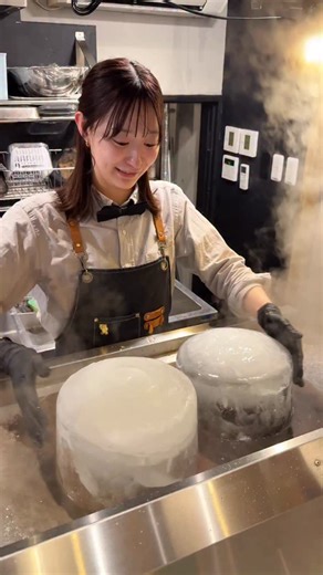 つむグルメ【Japanese Food】 on Instagram: "初挑戦！？巨大な氷ダブルで鉄板お掃除する裏側 📍PERFECT BEER LABO/江東 🏠住所: 東京都江東区富岡2-10-1 梶本ビル 1F 🚃 最寄駅: 『門前仲町駅』①番出口から徒歩7分 ⏰営業時間:11:00 - 23:00 🗓️ 不定休 First attempt!? Behind the scenes of cleaning the iron plate with a giant double ice cube 📍PERFECT BEER LABO/Koto 🏠Address: 1F Kajimoto Building, 2-10-1 Tomioka, Koto-ku, Tokyo 🚃 Nearest Station: 7-minute walk from Exit 1 of Monzen-Nakacho Station ⏰Business Hours: 11:00 AM - 11:00 PM 🗓️ Irregular Holidays #東京グルメ #japanesefood #江東