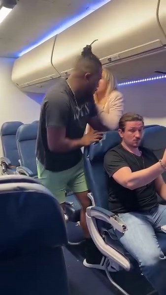 11K views · 133 reactions | Karen stops man from sitting in first class he paid for. She doesn't believe that he belongs in first class. Flight attendant was called to solve the issue from escalating. | Naturee | Facebook