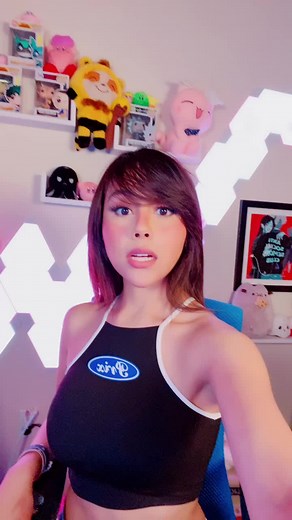 I can’t smile as cute as her! But I did have braces for 3 1/2 years ^_^💕 IB: @scoobiezoobie