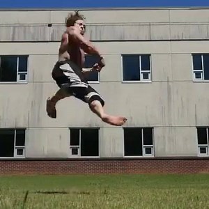 A wild Jujimufu in his natural habitat 󾌱󾌱󾌱 #tricking #martialartstricking #workout #flexibility #mobility #outdoortraining #acrobolix #acrobatics #bodybuilding #frontsplits #gymnastics #powermetal | Iron Oplot