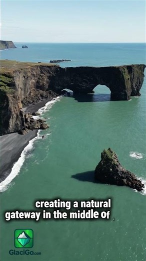 Dyrhólaey – Iceland’s Most Spectacular Coastal View 🌊🐧🇮🇸 #shorts