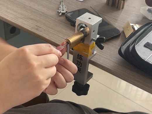 开锁 卡巴单钩讲解。铁丝开锁