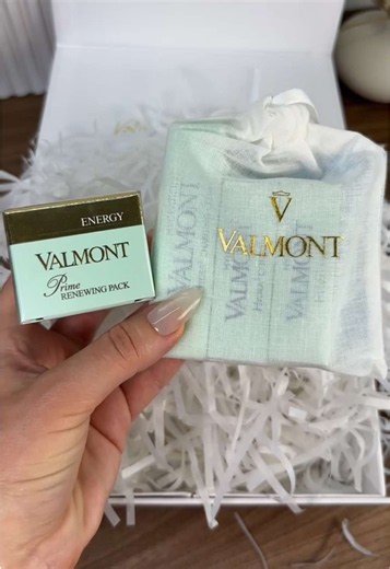 POV: You order one skincare product and end up loving the whole experience🥰 Valmont Prime Renewing Pack from @Valmont Do little luxury details matter to you? #valmont #primerenewingpack #luxuryskincare #glowingskin #cinderellamask