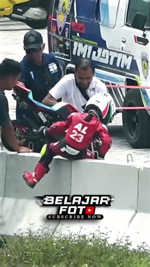 MOMENT MINI GP ALEXANDER AJI PANJAT PAGAR PADDOCK KARENA MOTOR TROBEL
