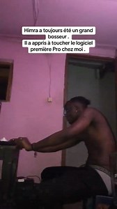 Himra en 2018 apprenant le montage vidéo avec Première Pro pour avoir une connaissance en réalisation de clip. Ce garçon a toujours été un grand bosseur, il faut le reconnaître 👌♥️ •Zoh Calanga Shot It✨ | Crazy mag
