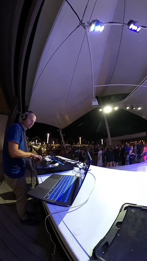 Breaking down a little mix. #djing #dj #torontodj #rev7