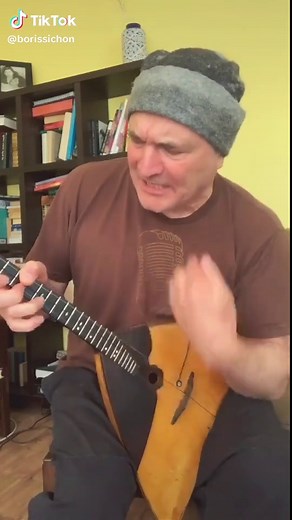 Learn How to Play the Balalaika with this Step-by-Step Guide!