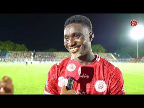 ALICHOKISEMA KITASA ISMAEL TOURE BAADA YA KUFUNGA GOLI LAKE LA KWANZA AKIWA SIMBA