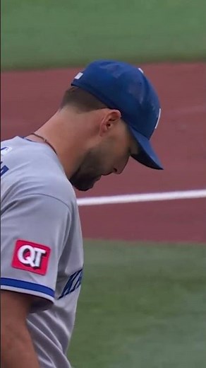 Vladimir Guerrero Jr. sends a LASER to the left field seats!