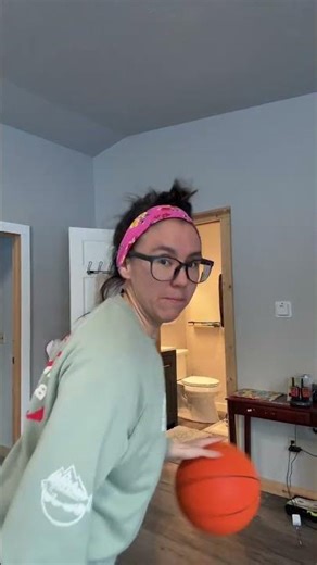 Don’t sleep on auntie nikkis basketball tips 😂 #sewyupik #humor #basketball #funny #alaska