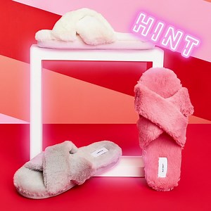 17K views · 144 reactions | Because we all want to pad around the house in some fabulous & furry slippers ☁️☁️☁️ Shop 'em here: https://oldnvy.me/2YWWQ4l | Old Navy | Facebook
