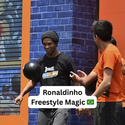 Ronaldinho Freestyle Skills 🔥 #football #ronaldino #soccer #ronado #skills #onside
