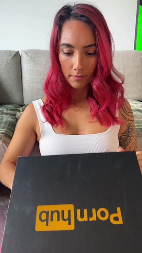 You never know until you try it on 😉😆 #contentcreator #tabbynoname #couplecomedy #couplestiktok #comedy